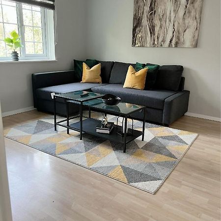 Stunning Apartment In Beckton With Private Entrance Londres Exterior foto