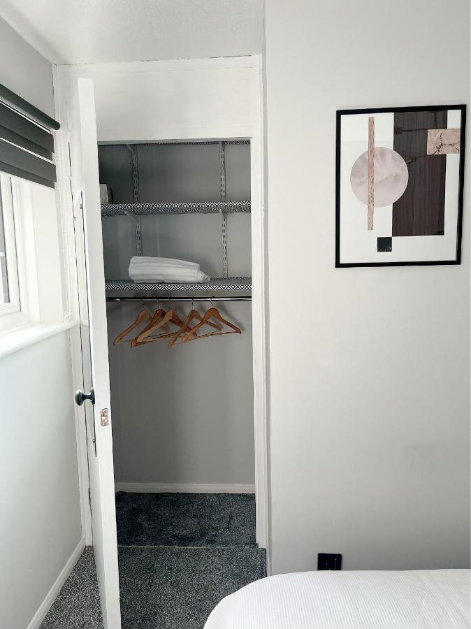 Stunning Apartment In Beckton With Private Entrance Londres Exterior foto