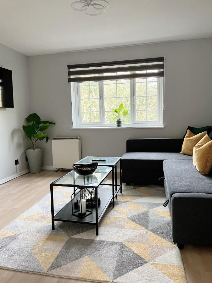 Stunning Apartment In Beckton With Private Entrance Londres Exterior foto