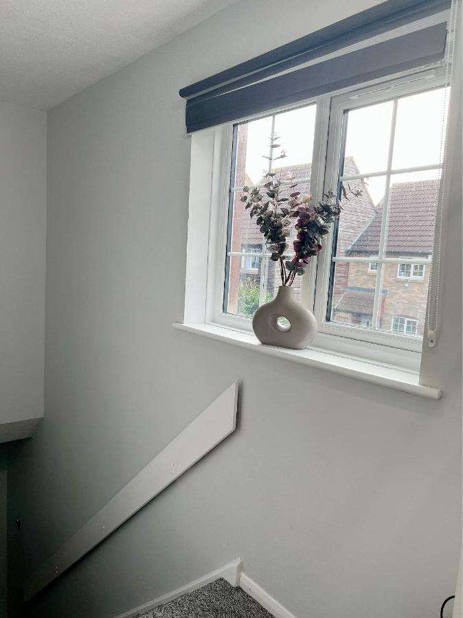 Stunning Apartment In Beckton With Private Entrance Londres Exterior foto