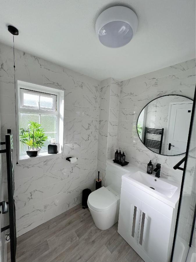 Stunning Apartment In Beckton With Private Entrance Londres Exterior foto