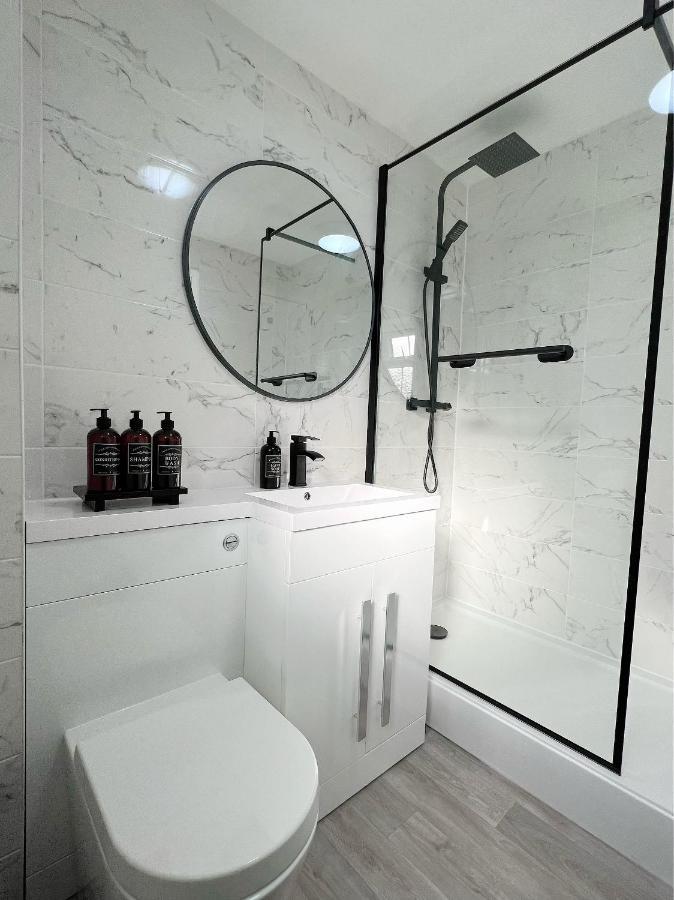Stunning Apartment In Beckton With Private Entrance Londres Exterior foto