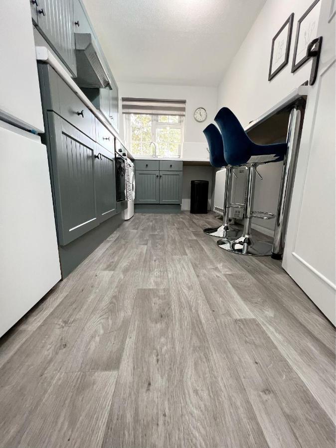 Stunning Apartment In Beckton With Private Entrance Londres Exterior foto